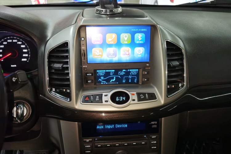 Used Chevrolet Captiva 2015 2.4L 4x4 Flagship Edition 7-Seater Audio And AC Panel