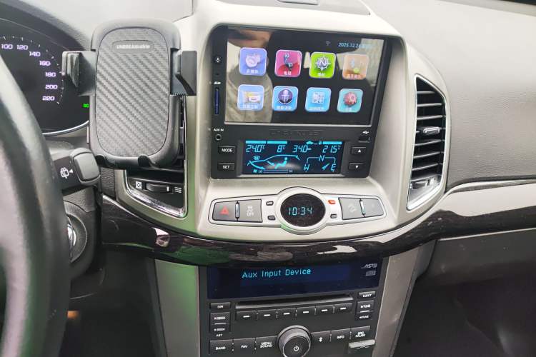 Used Chevrolet Captiva 2015 2.4L 4x4 Flagship Edition 7-Seater Audio And AC Panel