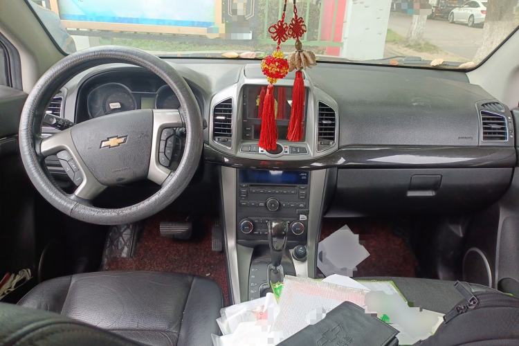 Used Chevrolet Captiva 2015 2.4L 4x4 Flagship Edition 7-Seater Center Console