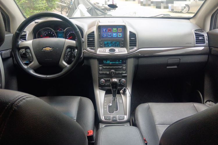 Used Chevrolet Captiva 2015 2.4L 4x4 Flagship Edition 7-Seater Center Console