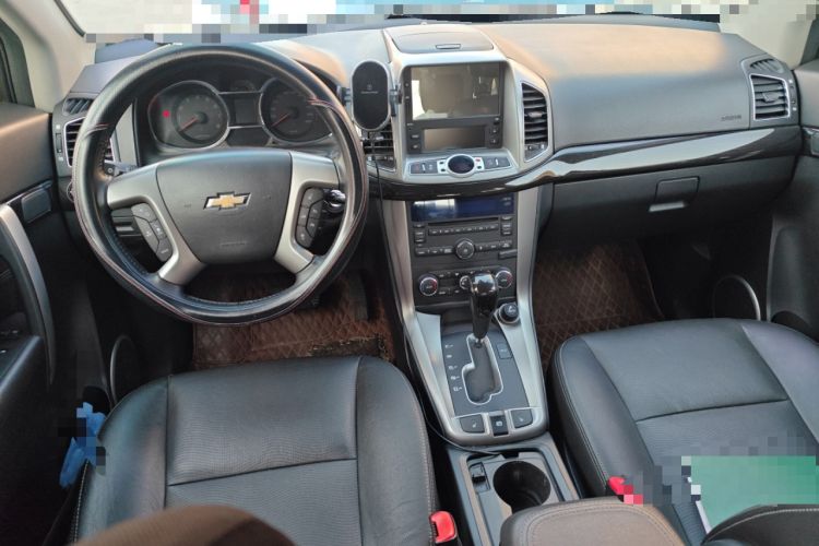 Used Chevrolet Captiva 2015 2.4L 4x4 Flagship Edition 7-Seater Center Console