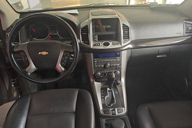 Used Chevrolet Captiva 2015 2.4L 4x4 Flagship Edition 7-Seater Center Console