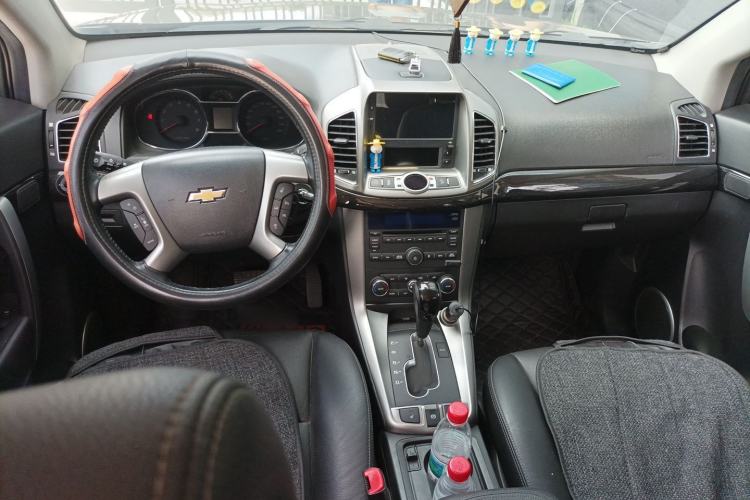 Used Chevrolet Captiva 2015 2.4L 4x4 Flagship Edition 7-Seater Center Console