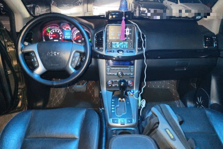 Used Chevrolet Captiva 2015 2.4L 4x4 Flagship Edition 7-Seater Center Console