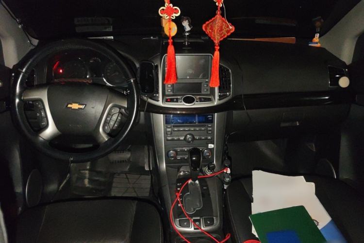 Used Chevrolet Captiva 2015 2.4L 4x4 Flagship Edition 7-Seater Center Console