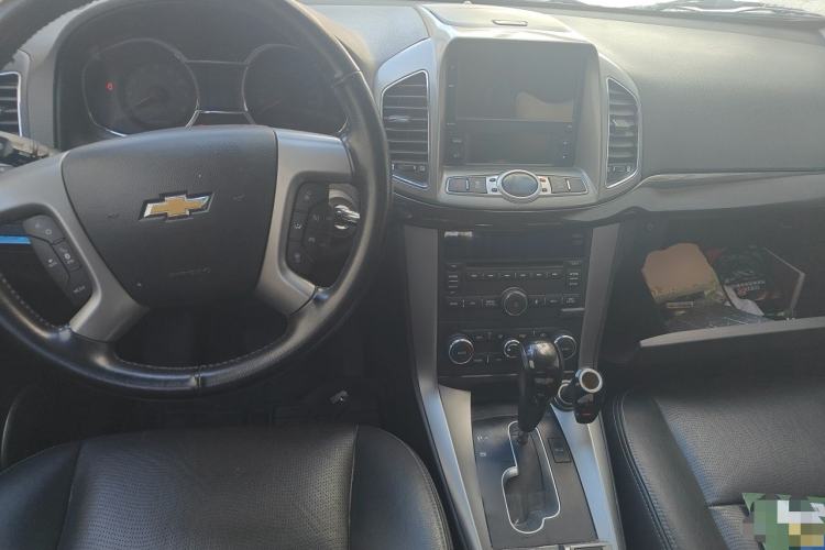 Used Chevrolet Captiva 2015 2.4L 4x4 Flagship Edition 7-Seater Center Console
