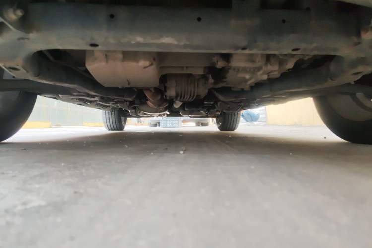 Used Chevrolet Captiva 2015 2.4L 4x4 Flagship Edition 7-Seater Chassis Front