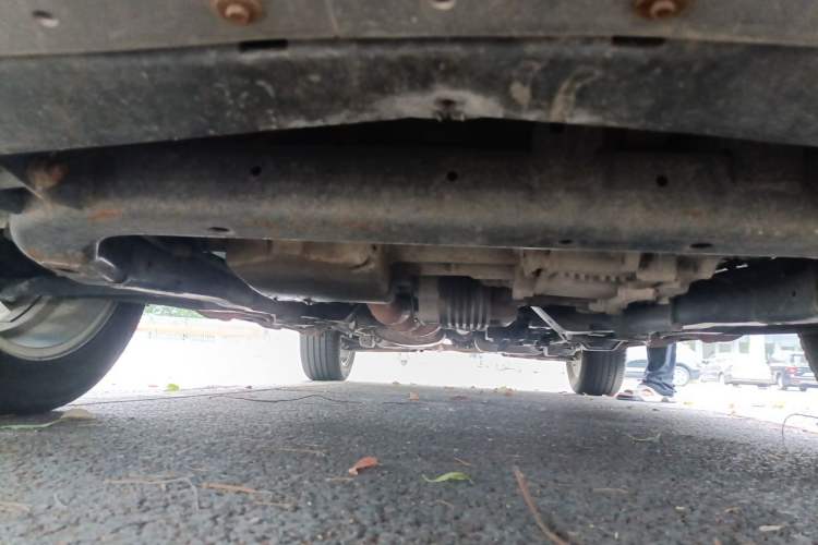Used Chevrolet Captiva 2015 2.4L 4x4 Flagship Edition 7-Seater Chassis Front