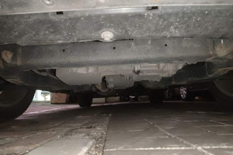 Used Chevrolet Captiva 2015 2.4L 4x4 Flagship Edition 7-Seater Chassis Front