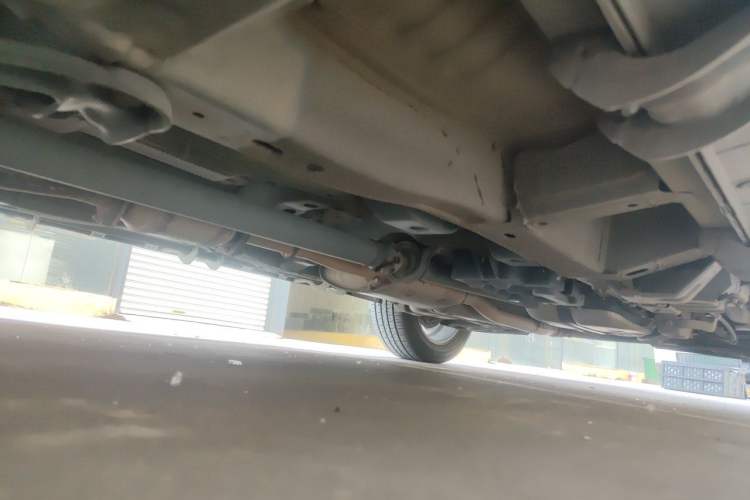 Used Chevrolet Captiva 2015 2.4L 4x4 Flagship Edition 7-Seater Chassis Front Left