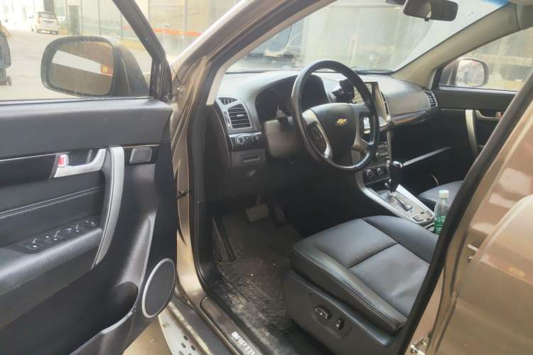 Used Chevrolet Captiva 2015 2.4L 4x4 Flagship Edition 7-Seater Driver Seat