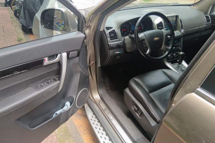 Used Chevrolet Captiva 2015 2.4L 4x4 Flagship Edition 7-Seater Driver Seat