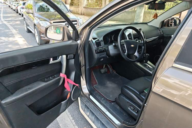 Used Chevrolet Captiva 2015 2.4L Two-Wheel Drive Urban Version 7 Seats Driver Seat