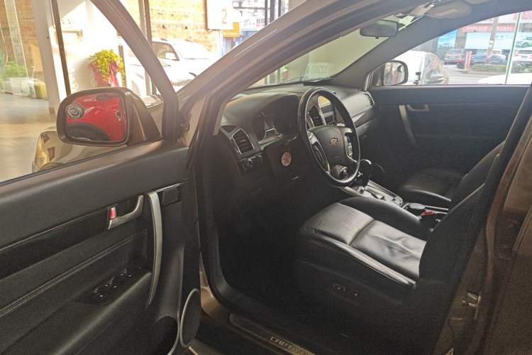 Used Chevrolet Captiva 2015 2.4L 4x4 Flagship Edition 7-Seater Driver Seat