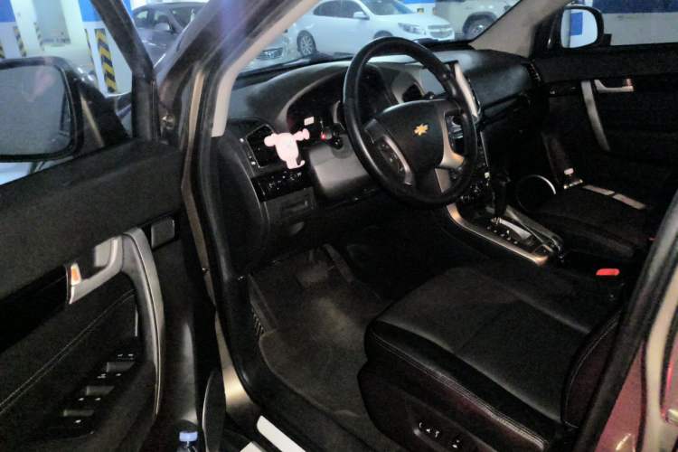 Used Chevrolet Captiva 2015 2.4L 4x4 Flagship Edition 7-Seater Driver Seat