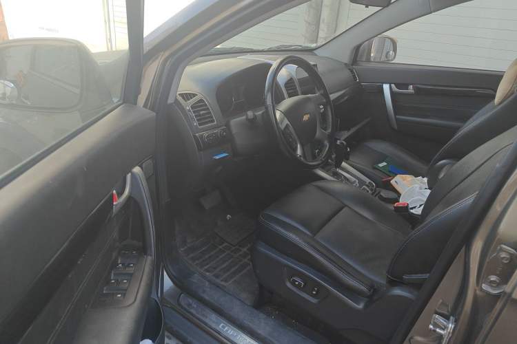 Used Chevrolet Captiva 2015 2.4L 4x4 Flagship Edition 7-Seater Driver Seat