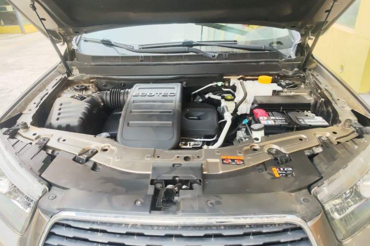 Used Chevrolet Captiva 2015 2.4L 4x4 Flagship Edition 7-Seater Engine Bay