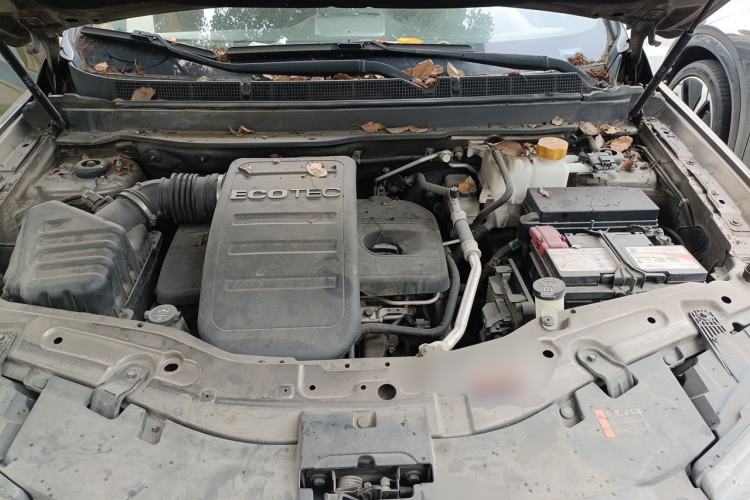 Used Chevrolet Captiva 2015 2.4L 4x4 Flagship Edition 7-Seater Engine Bay