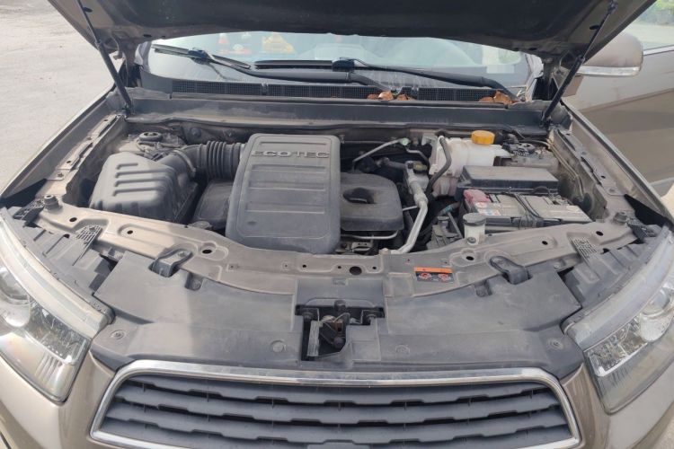 Used Chevrolet Captiva 2015 2.4L 4x4 Flagship Edition 7-Seater Engine Bay
