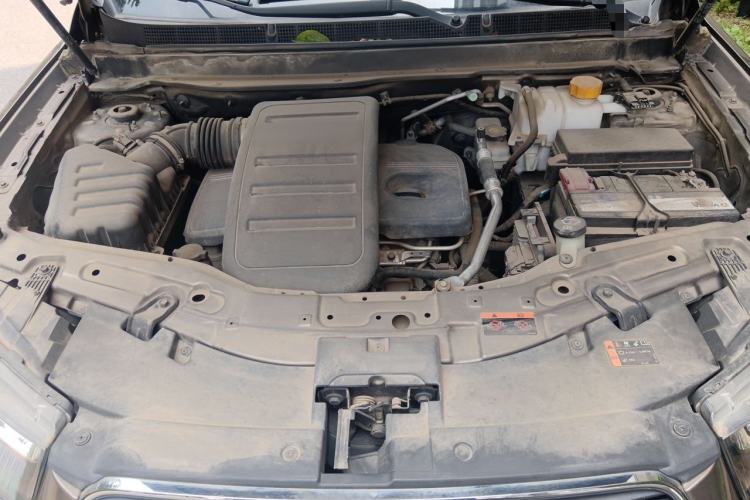 Used Chevrolet Captiva 2015 2.4L 4x4 Flagship Edition 7-Seater Engine Bay