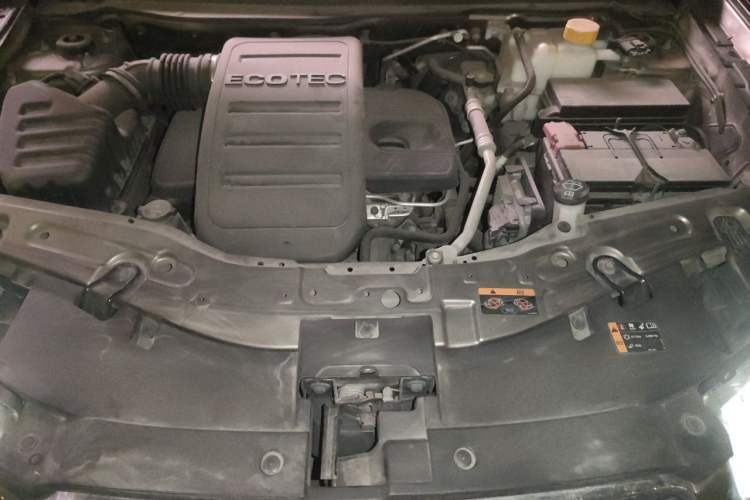 Used Chevrolet Captiva 2015 2.4L 4x4 Flagship Edition 7-Seater Engine Bay