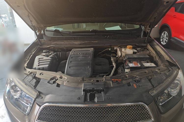 Used Chevrolet Captiva 2015 2.4L 4x4 Flagship Edition 7-Seater Engine Bay