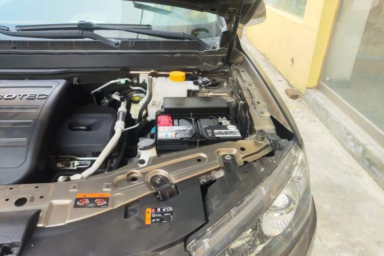 Used Chevrolet Captiva 2015 2.4L 4x4 Flagship Edition 7-Seater Engine Bay Left