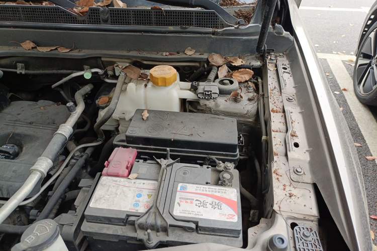 Used Chevrolet Captiva 2015 2.4L 4x4 Flagship Edition 7-Seater Engine Bay Left