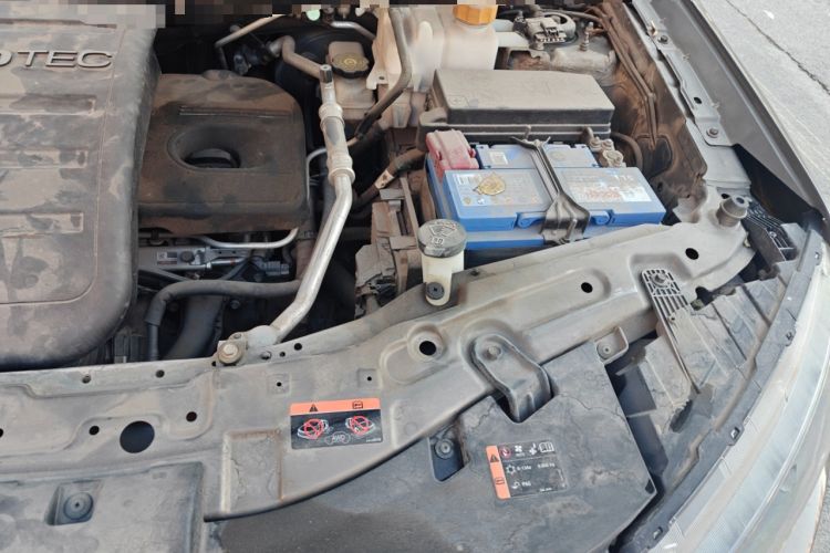 Used Chevrolet Captiva 2015 2.4L 4x4 Flagship Edition 7-Seater Engine Bay Left