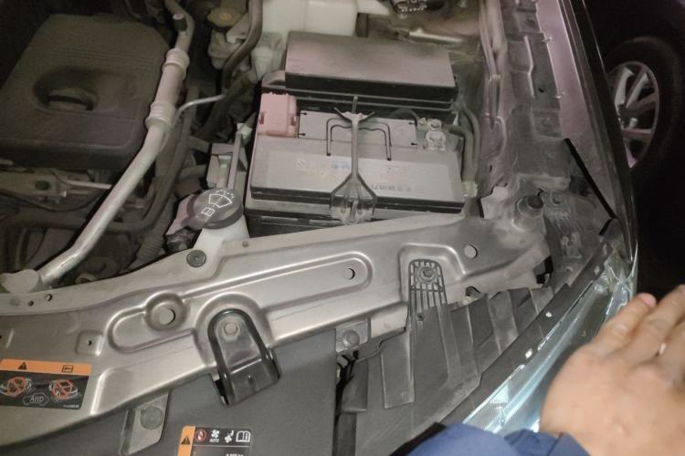 Used Chevrolet Captiva 2015 2.4L 4x4 Flagship Edition 7-Seater Engine Bay Left