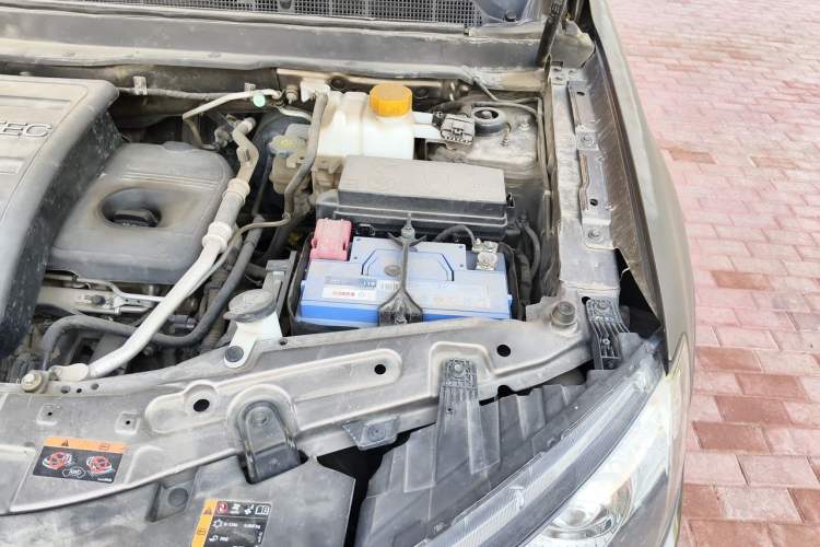 Used Chevrolet Captiva 2015 2.4L 4x4 Flagship Edition 7-Seater Engine Bay Left
