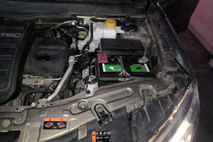 Used Chevrolet Captiva 2015 2.4L 4x4 Flagship Edition 7-Seater Engine Bay Left