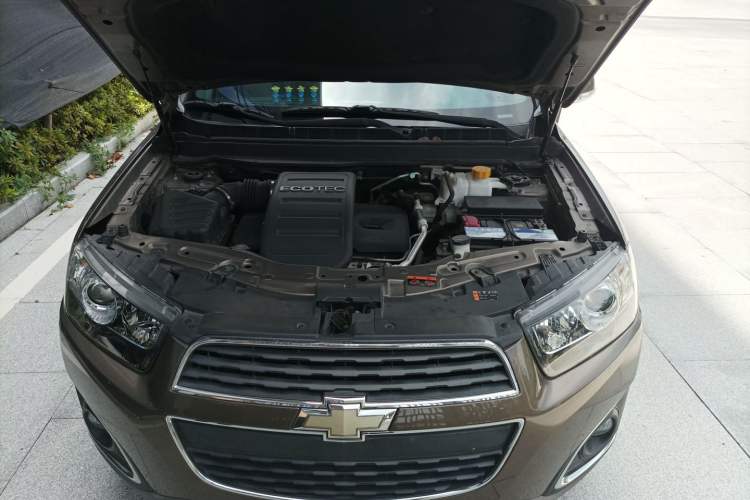 Used Chevrolet Captiva 2015 2.4L 4x4 Flagship Edition 7-Seater Engine Bay