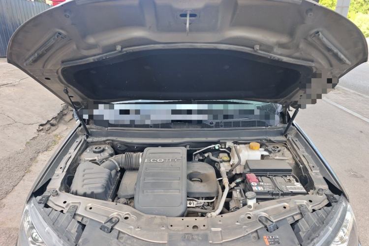 Used Chevrolet Captiva 2015 2.4L Two-Wheel Drive Urban Version 5 Seats Engine Bay