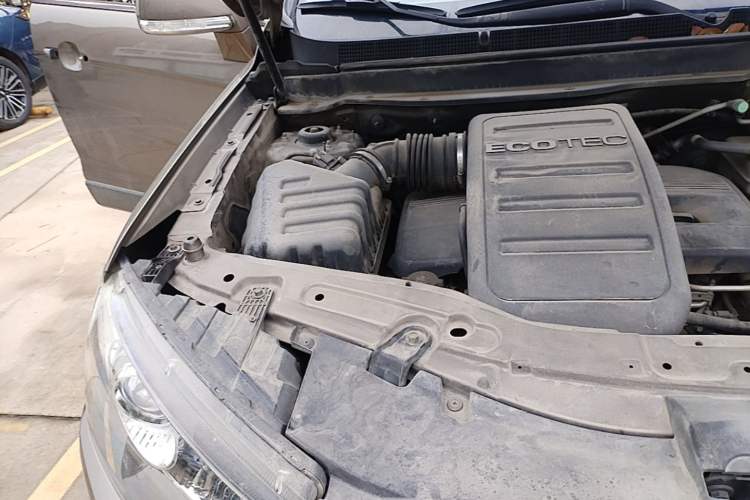 Used Chevrolet Captiva 2015 2.4L Two-Wheel Drive Urban Version 5 Seats Engine Bay Right