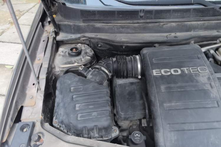 Used Chevrolet Captiva 2015 2.4L Two-Wheel Drive Urban Version 5 Seats Engine Bay Right