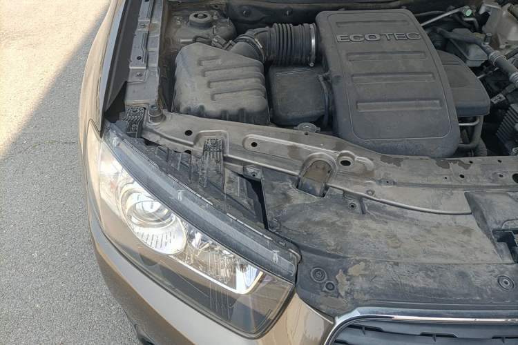 Used Chevrolet Captiva 2015 2.4L 4x4 Flagship Edition 7-Seater Engine Bay Right
