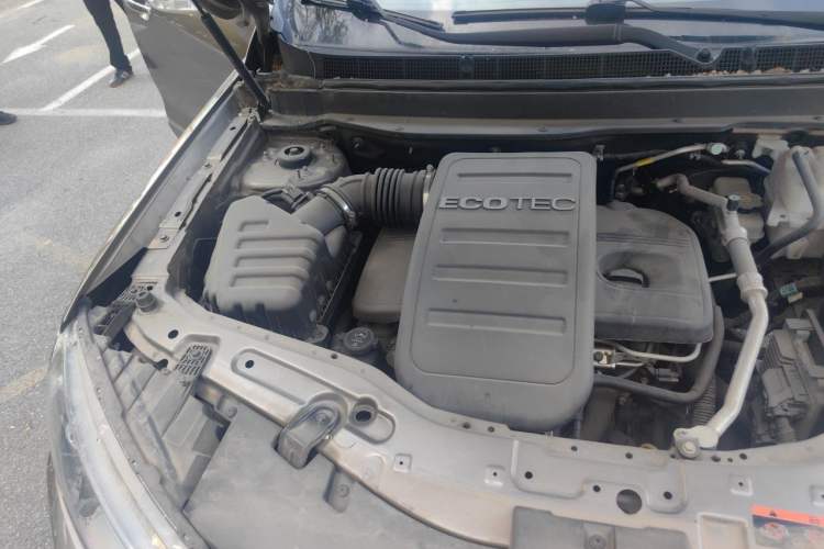 Used Chevrolet Captiva 2015 2.4L 4x4 Flagship Edition 7-Seater Engine Bay Right