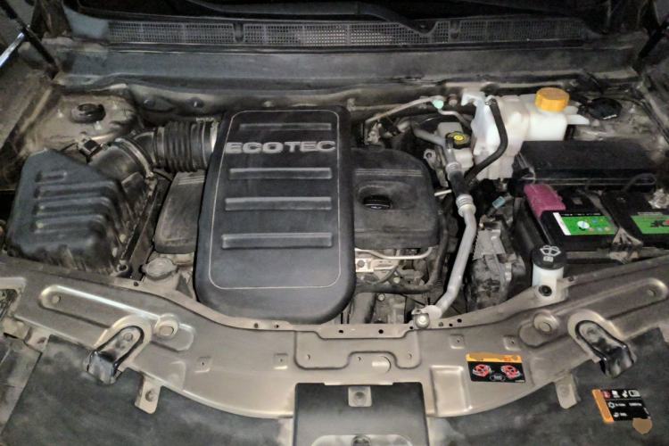 Used Chevrolet Captiva 2015 2.4L 4x4 Flagship Edition 7-Seater Engine Bay