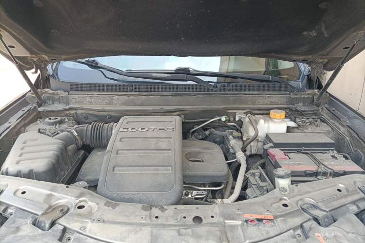 Used Chevrolet Captiva 2015 2.4L 4x4 Flagship Edition 7-Seater Engine Bay