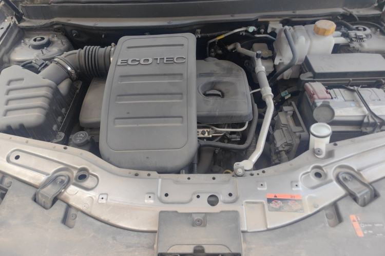 Used Chevrolet Captiva 2015 2.4L 4x4 Flagship Edition 7-Seater Engine Bay