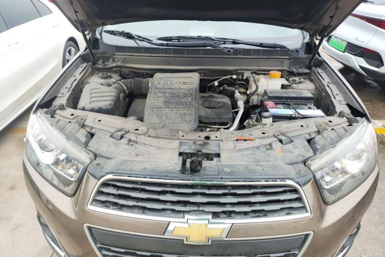 Used Chevrolet Captiva 2015 2.4L 4x4 Flagship Edition 7-Seater Engine Bay