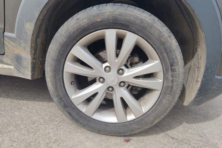 Used Chevrolet Captiva 2015 2.4L 4x4 Flagship Edition 7-Seater Exterior 1
