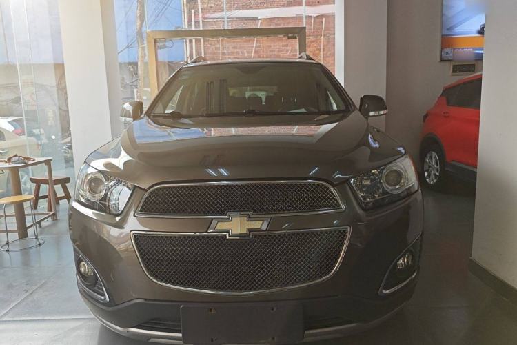 Used Chevrolet Captiva 2015 2.4L 4x4 Flagship Edition 7-Seater Front