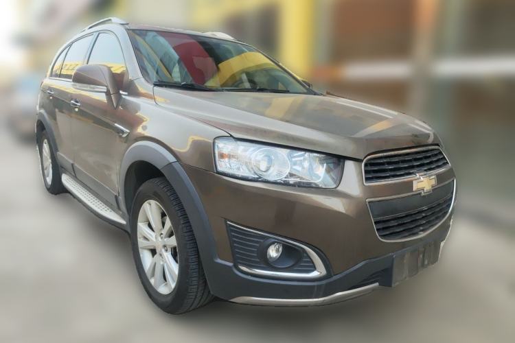 Used Chevrolet Captiva 2015 2.4L 4x4 Flagship Edition 7-Seater Front Right 45 Deg