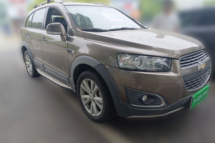 Used Chevrolet Captiva 2015 2.4L 4x4 Flagship Edition 7-Seater Front Right 45 Deg