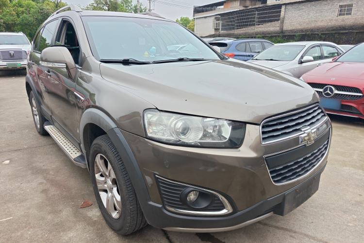 Used Chevrolet Captiva 2015 2.4L Two-Wheel Drive Urban Version 5 Seats Front Right 45 Deg