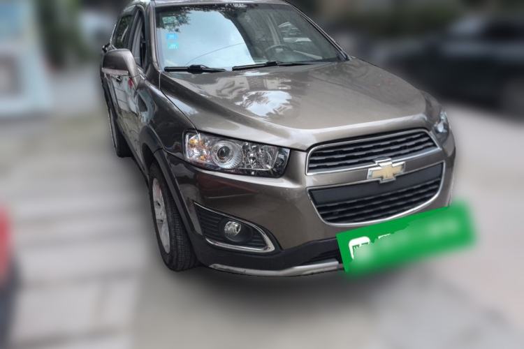 Used Chevrolet Captiva 2015 2.4L Two-Wheel Drive Urban Version 5 Seats Front Right 45 Deg