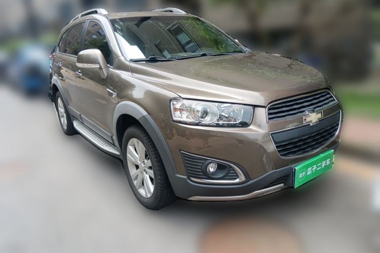 Used Chevrolet Captiva 2015 2.4L 4x4 Flagship Edition 7-Seater Front Right 45 Deg