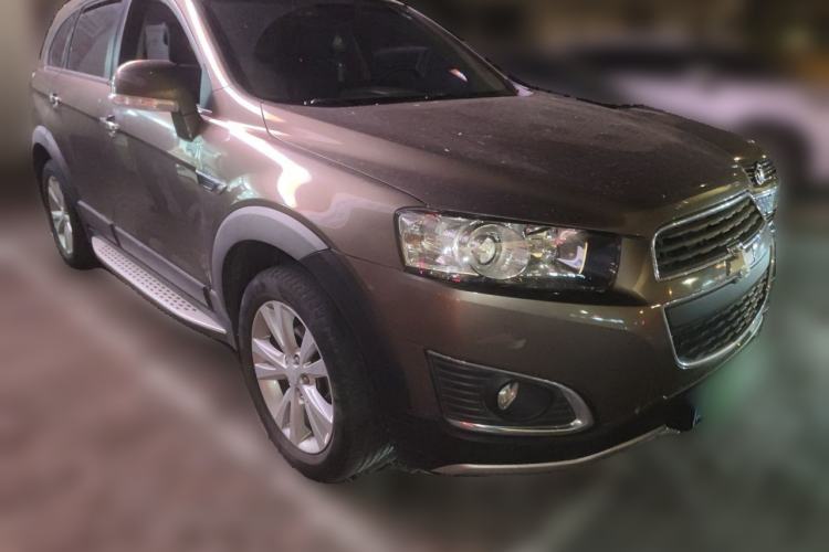 Used Chevrolet Captiva 2015 2.4L 4x4 Flagship Edition 7-Seater Front Right 45 Deg